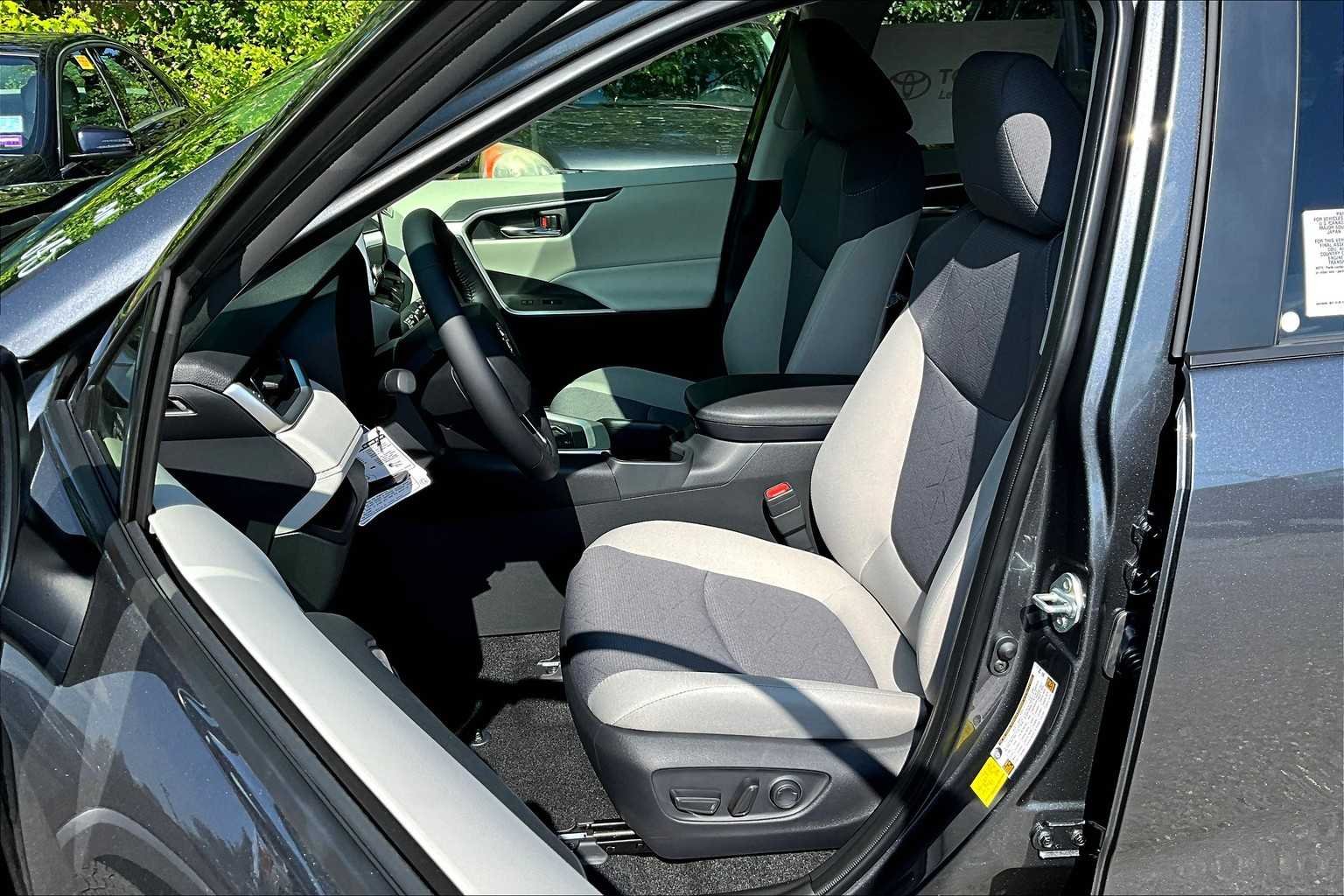 Used 2025 Magnetic Gray Metallic Toyota Hybrid XLE image 9