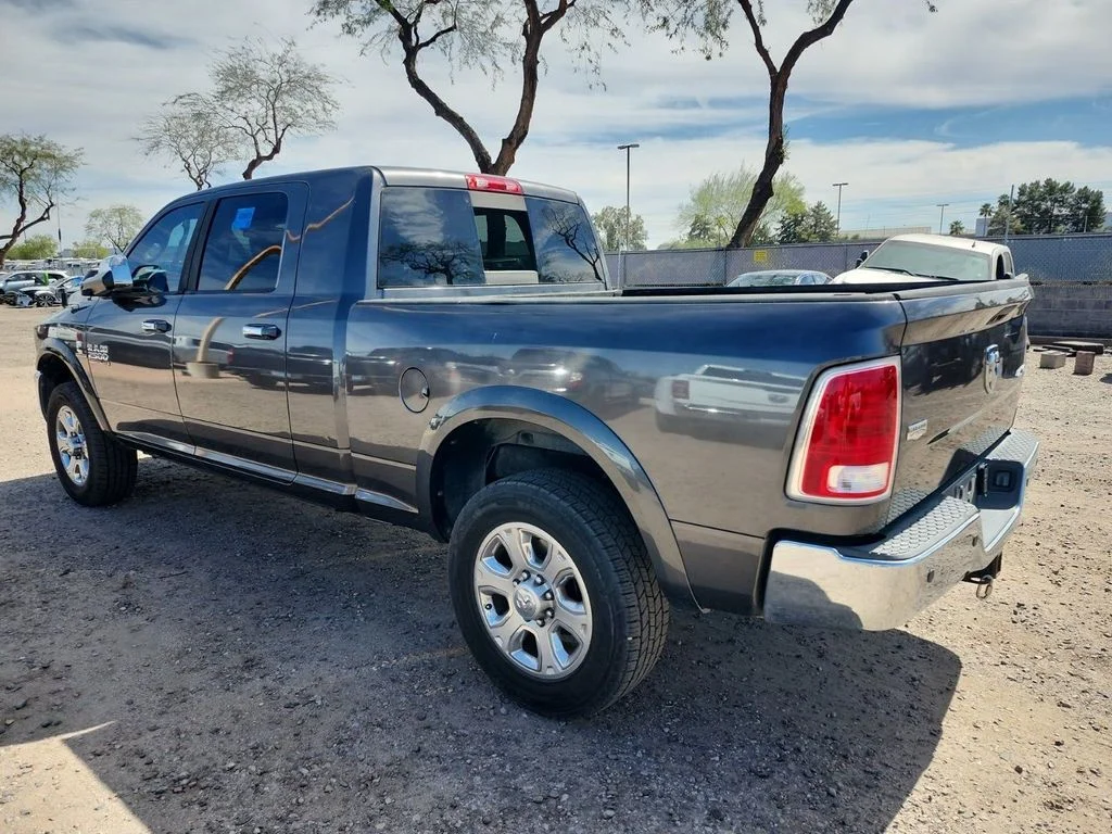Used 2015 RAM Ram 2500 Pickup Laramie with VIN 3C6UR5NL7FG571424 for sale in Kansas City