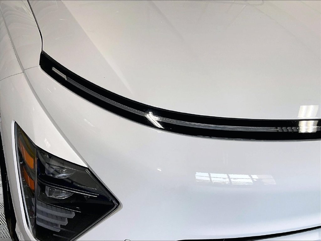 Used 2024 White Hyundai Limited image 32