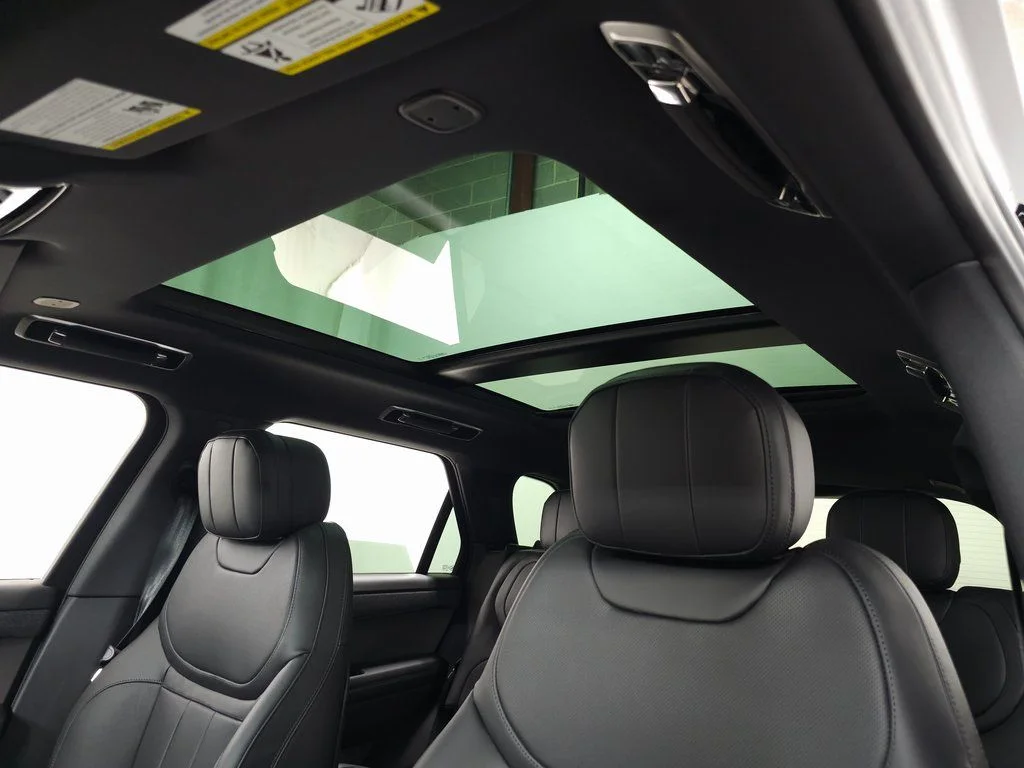 New 2026 Santorini Black Land Rover SE image 17