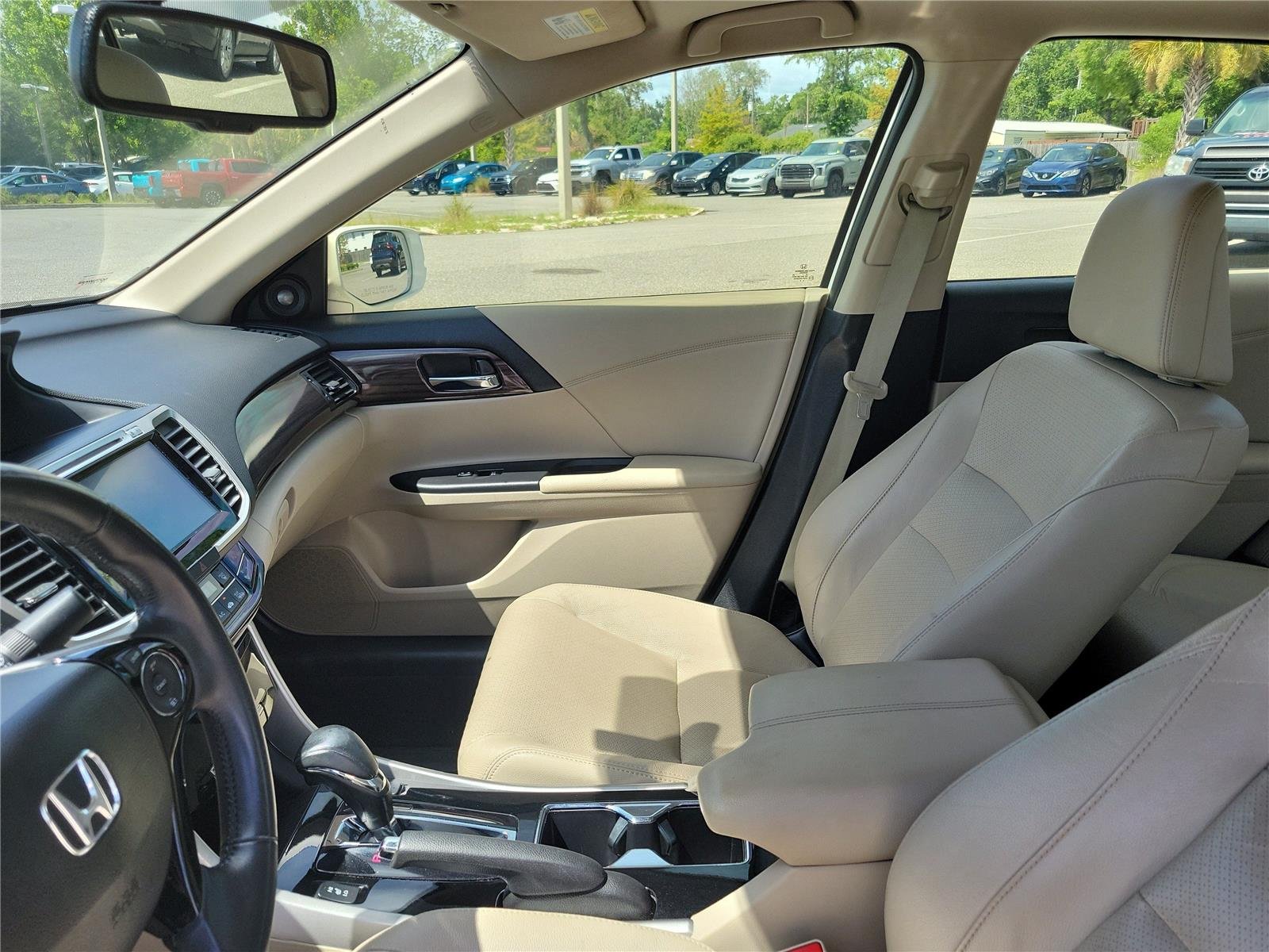 Used 2017 White Orchid Pearl Honda EX-L image 17