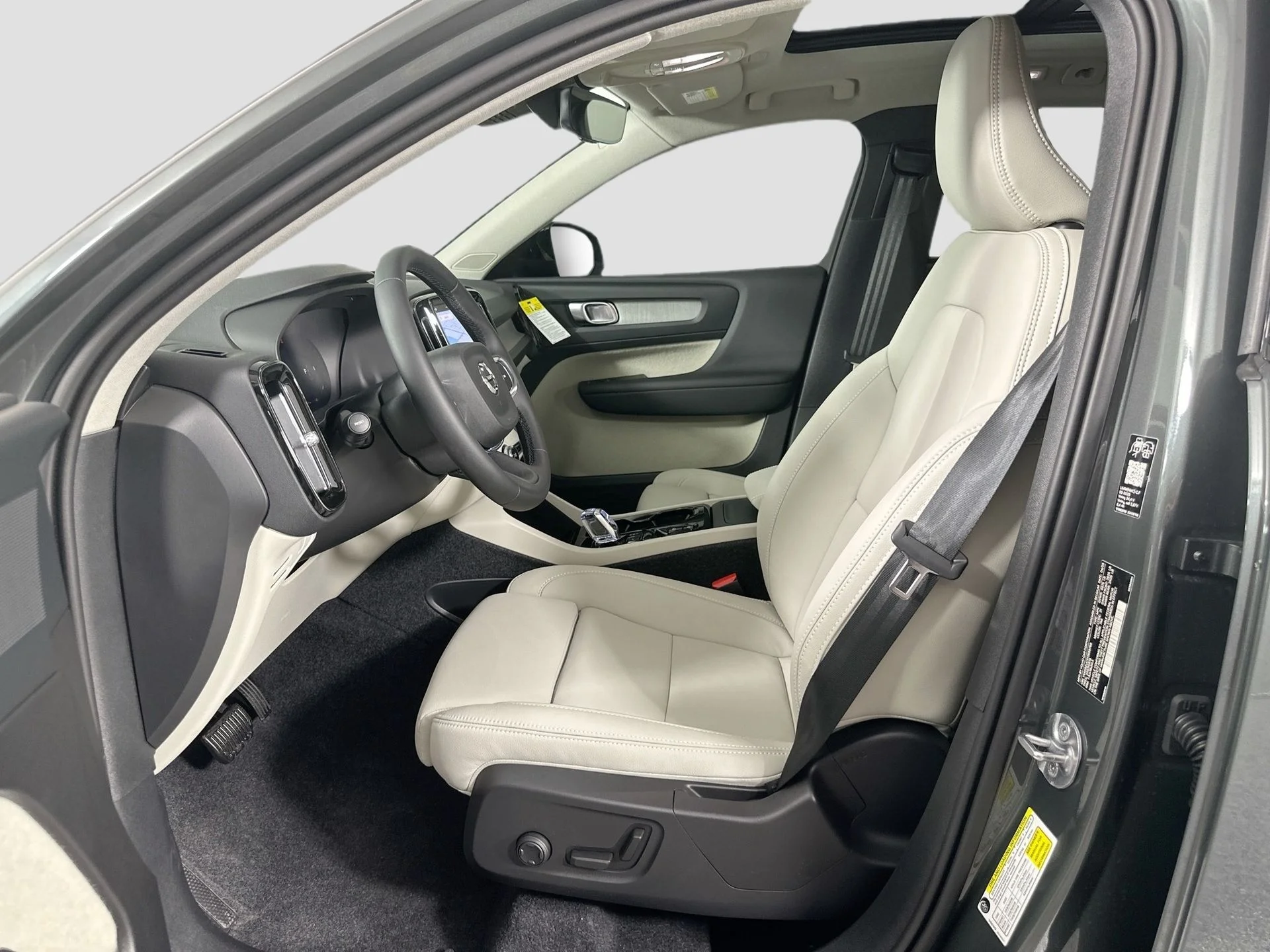 2026 Volvo XC40 Plus - Photo 22