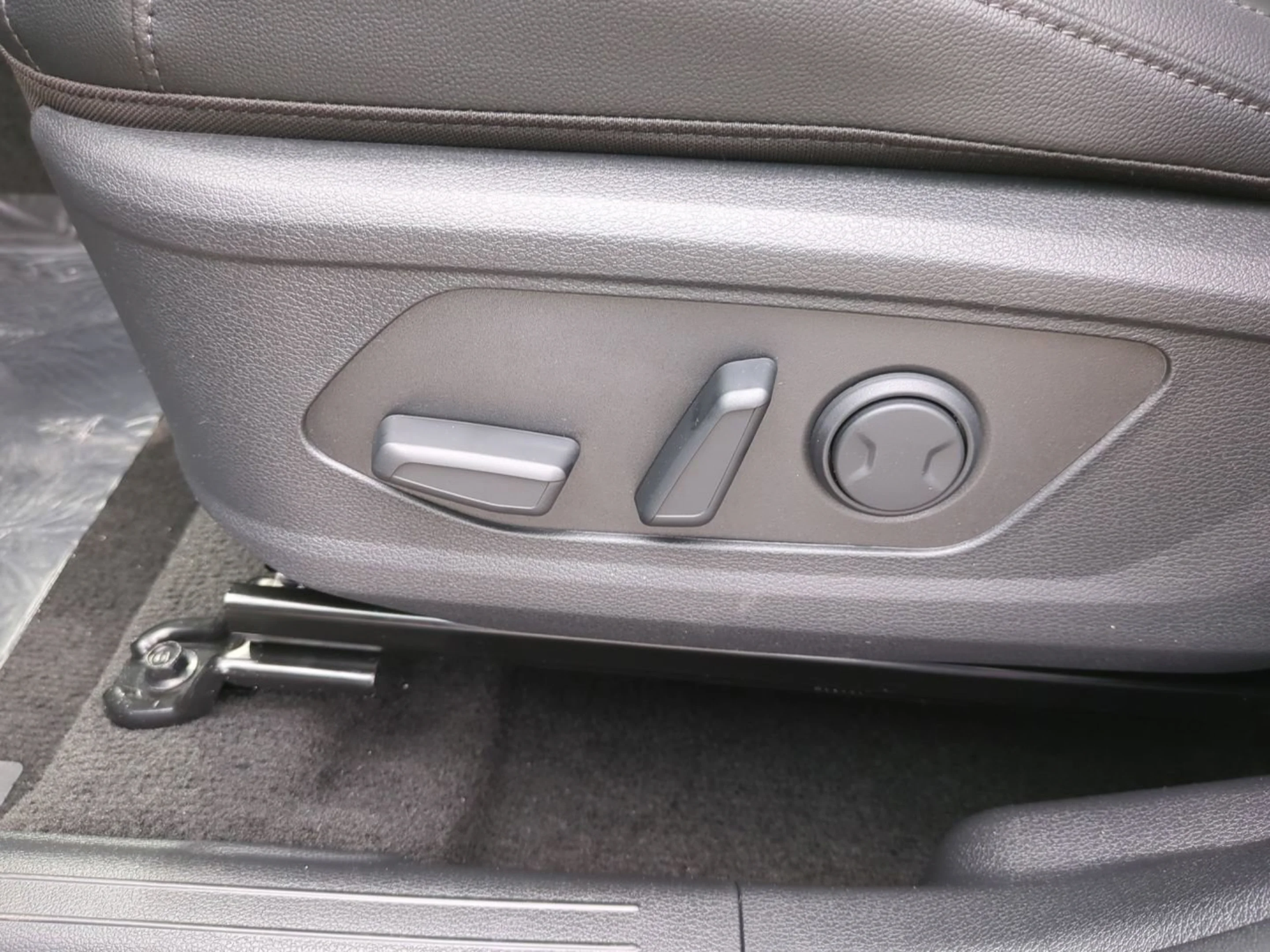 New 2026 Panthera Metal Gray Kia EX image 23