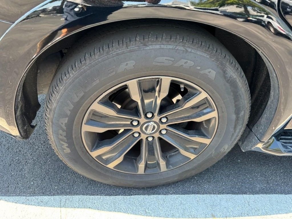 Used 2019 Black Nissan Platinum image 4