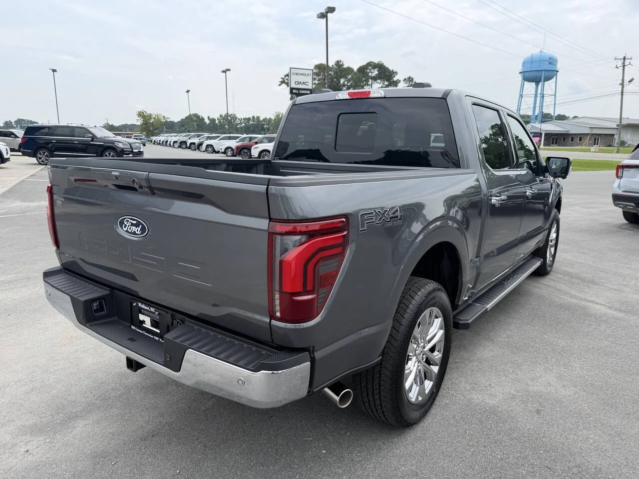 New 2026 Gray Ford Lariat 4x4 4dr SuperCrew 5.5 ft. SB image 21