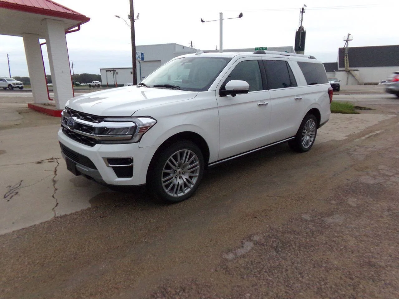 Used 2024 Oxford White Ford Limited 4x4 4dr SUV image 1