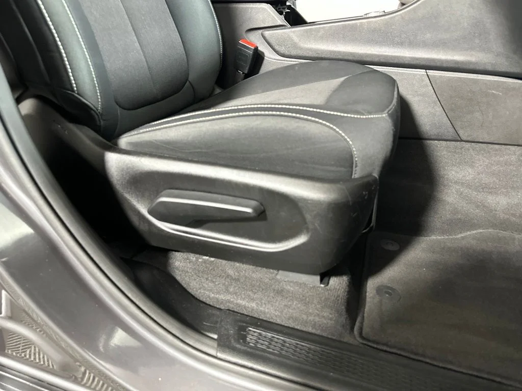 Used 2021 Gray Jeep Laredo image 24