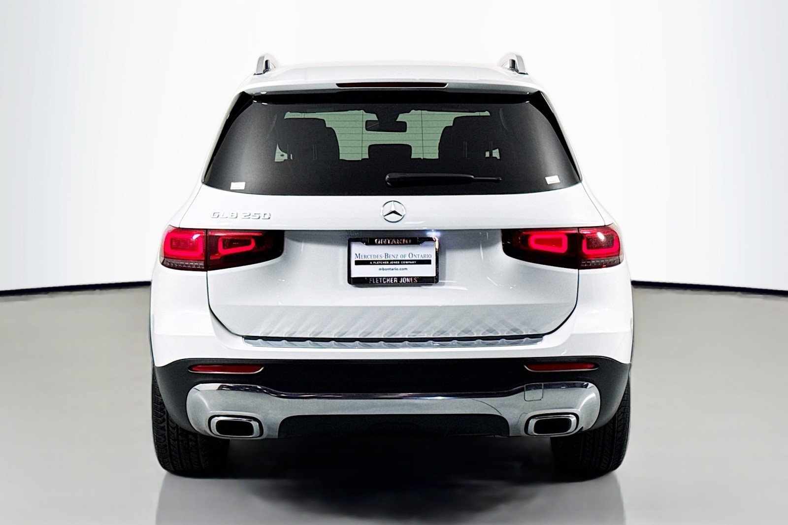 Certified Used 2022 Digital White Metallic Mercedes-Benz GLB 250 image 5