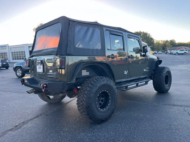Used 2016  Jeep Unlimited Sport image 3