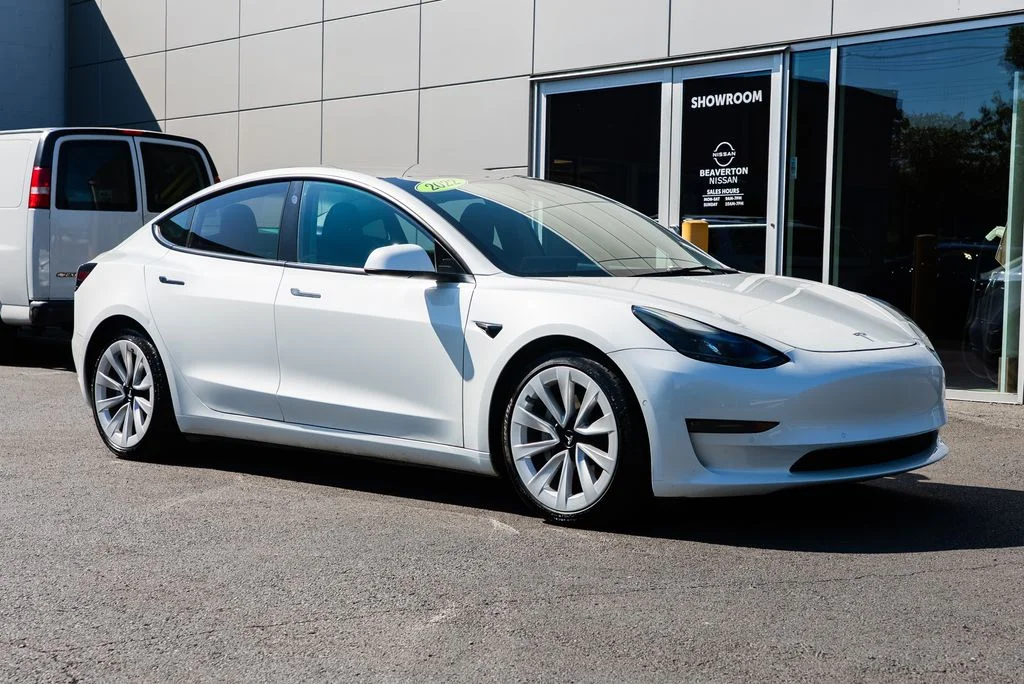 Used 2022 White Tesla Long Range image 1