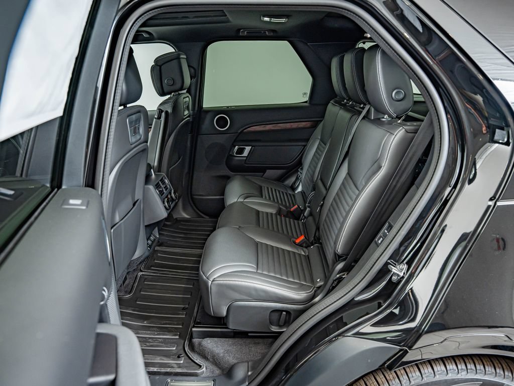 New 2026 Santorini Black Land Rover Dynamic SE image 32