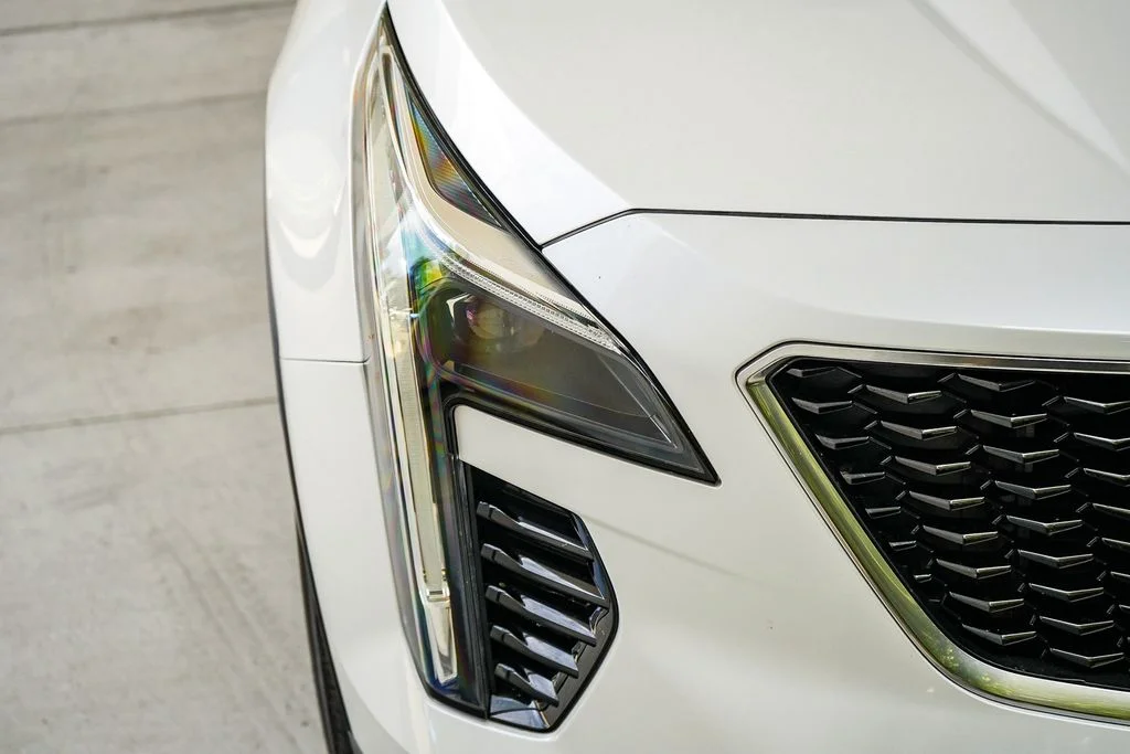 Used 2019 White Cadillac Sport image 9