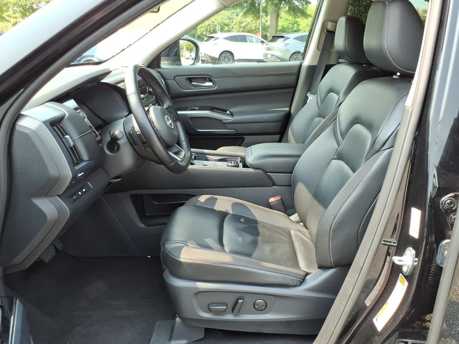 Used 2025 Super Black Nissan SL image 10