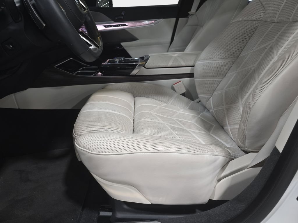 Certified Used 2023 Alpine White BMW 760i xDrive image 18