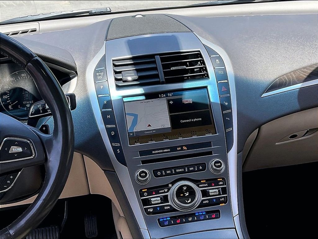 Used 2017 White Lincoln Reserve image 18