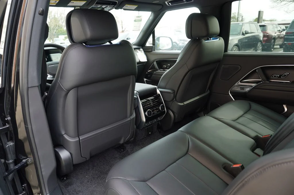New 2026 Santorini Black Land Rover SE image 35
