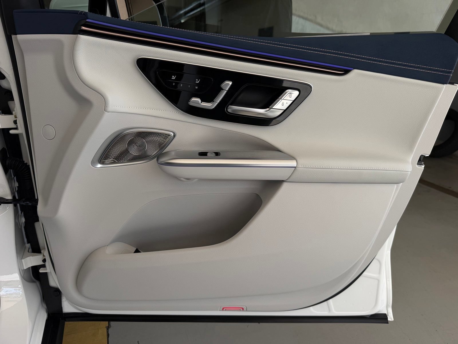 New 2027 Polar White Mercedes-Benz EQE 320+ image 43
