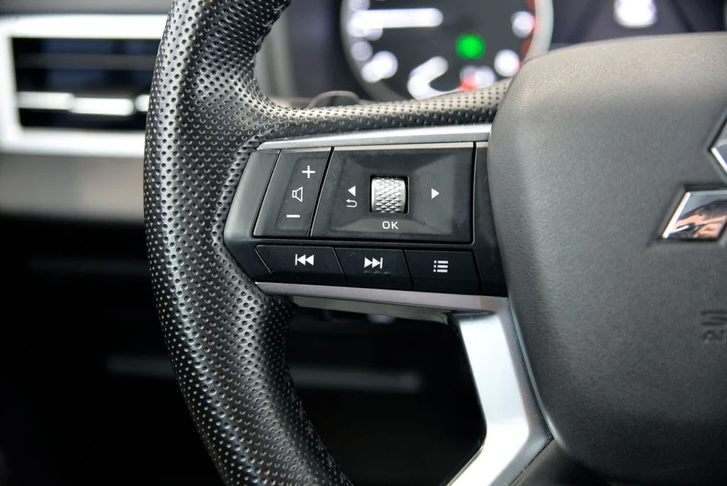 Used 2022  Mitsubishi SE image 24