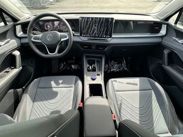 New 2026 Deep Black Pearl Volkswagen 2.0T SE image 32