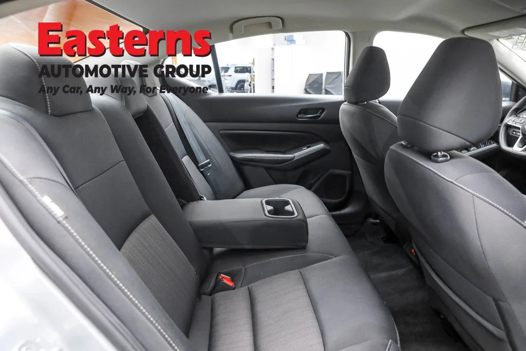 Used 2023 Silver Nissan 2.5 SR image 22