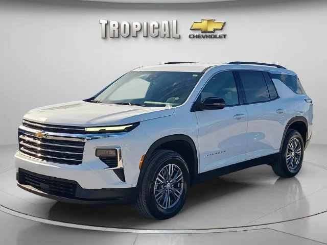 Used 2025 Summit White Chevrolet LT image 1