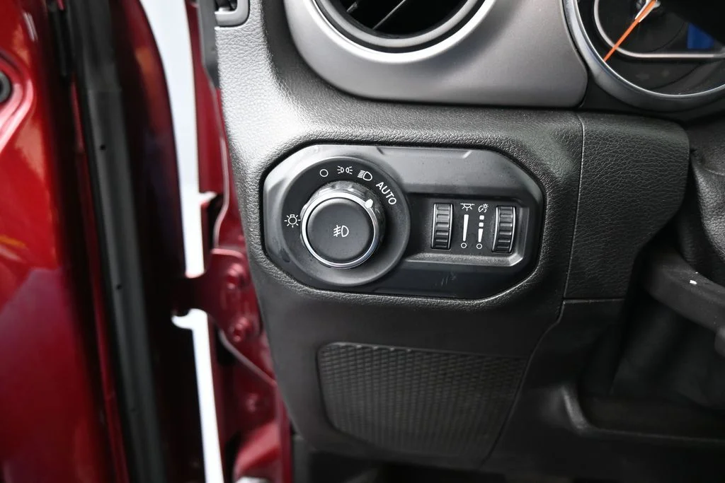 Used 2021 Snazzberry Pearlcoat Jeep Unlimited Sport S image 30
