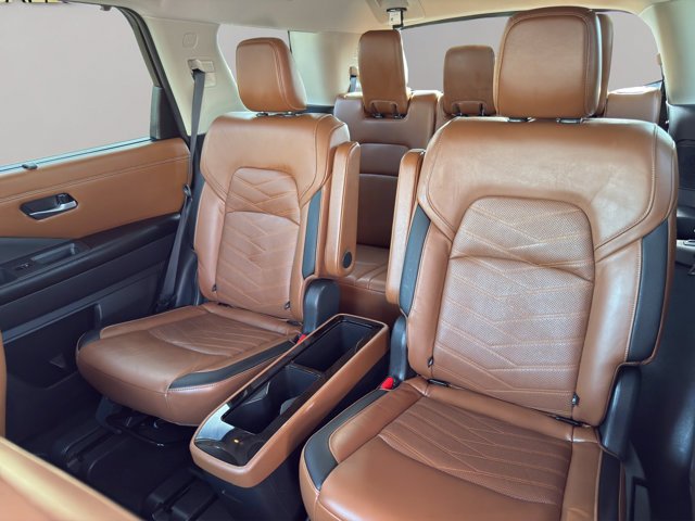 Used 2022 Super Black Nissan Platinum image 13