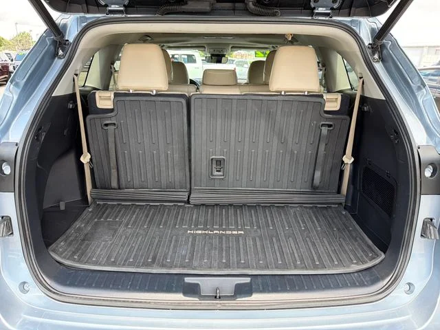Used 2022  Toyota XLE image 29