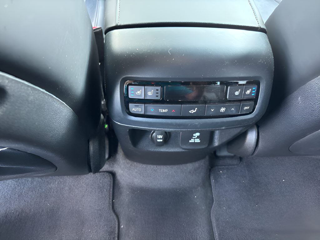 Used 2023 White GMC Denali image 20