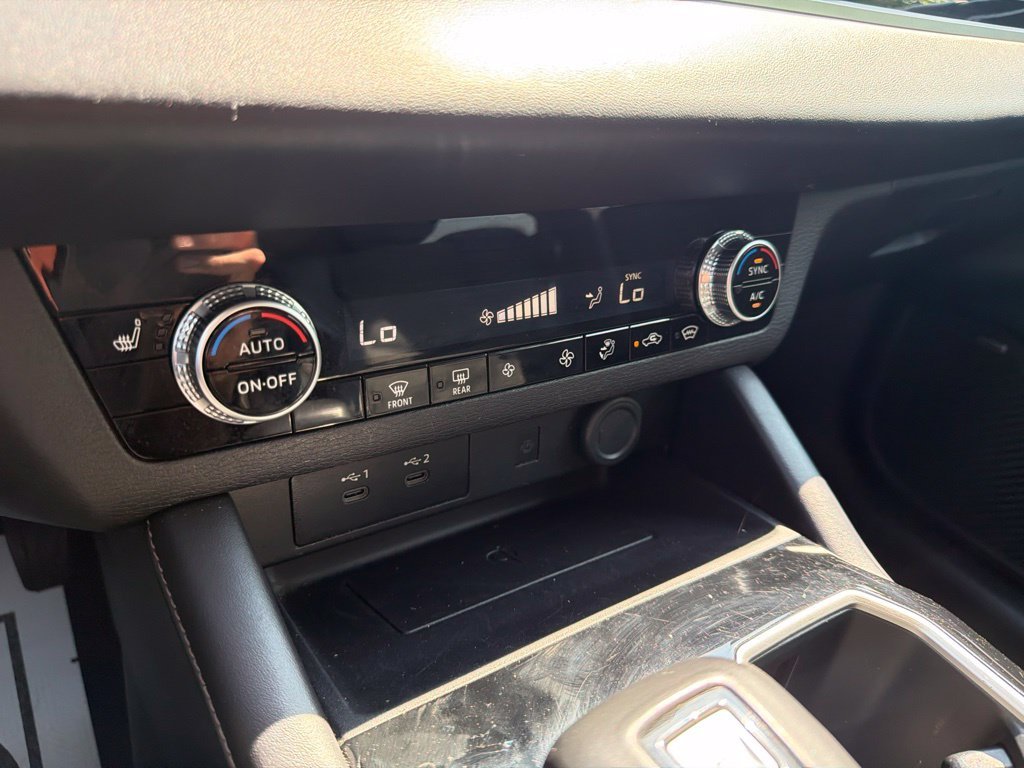 Used 2025  Mitsubishi SE image 32