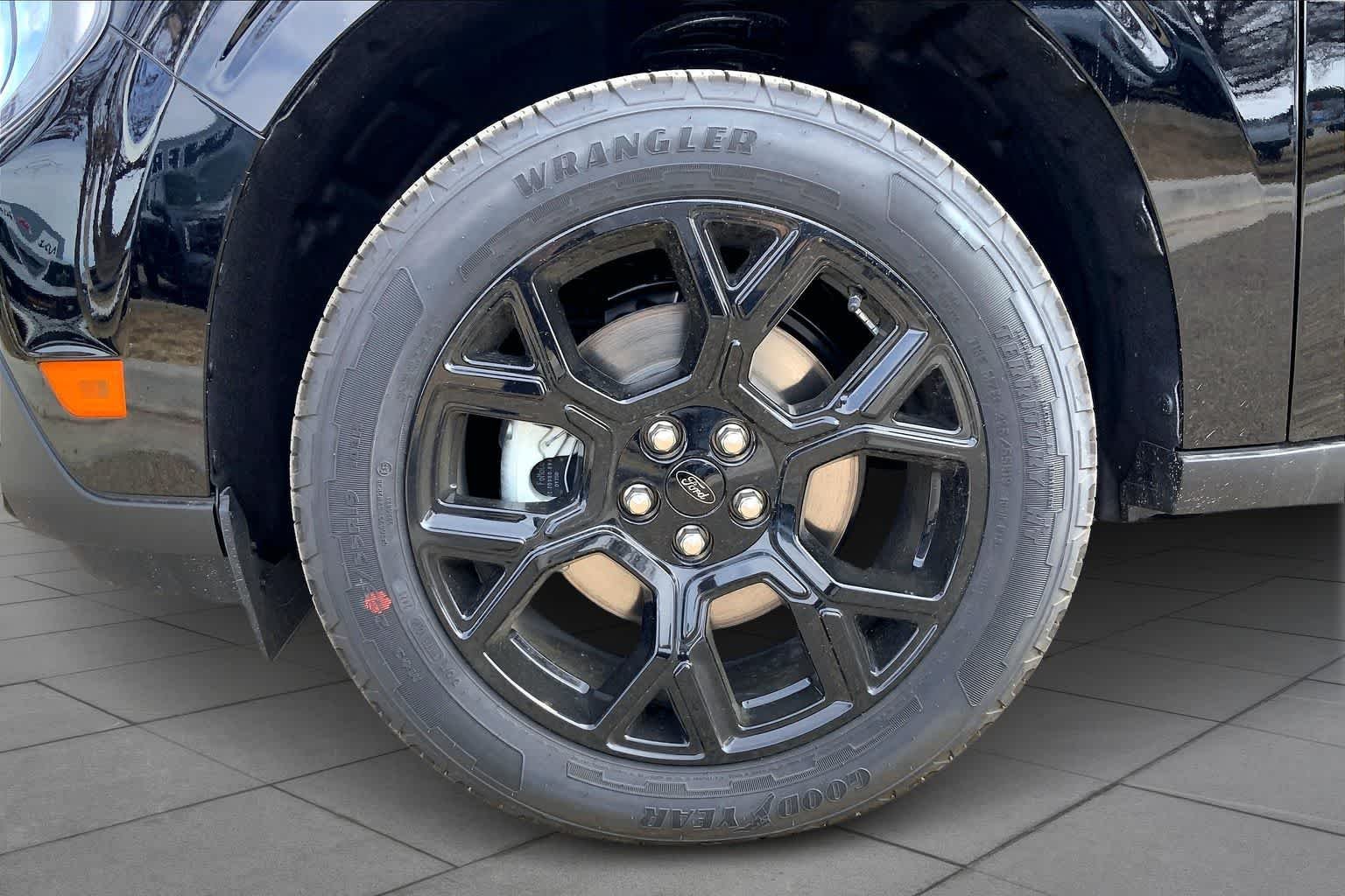 New 2025 Shadow Black Ford XLT image 11