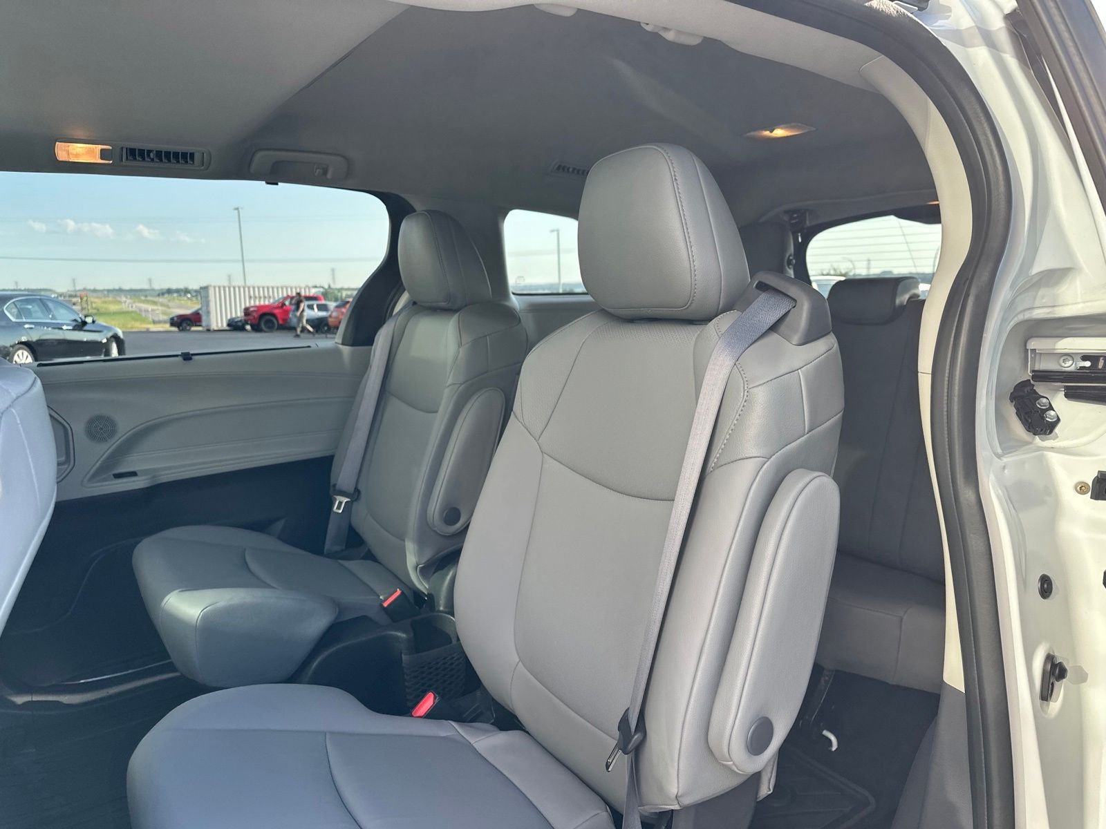 Used 2022 Beige Toyota XLE image 22