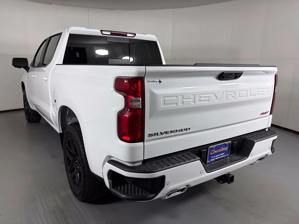 New 2026 Summit White Chevrolet RST image 7