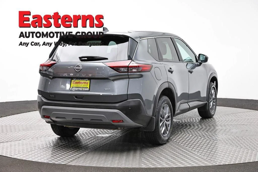 Used 2023 Gray Nissan S image 6