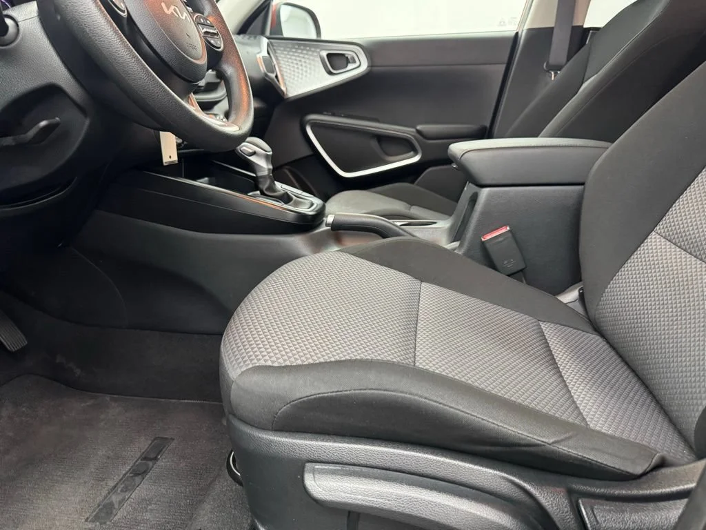Used 2025 Orange Kia  image 15