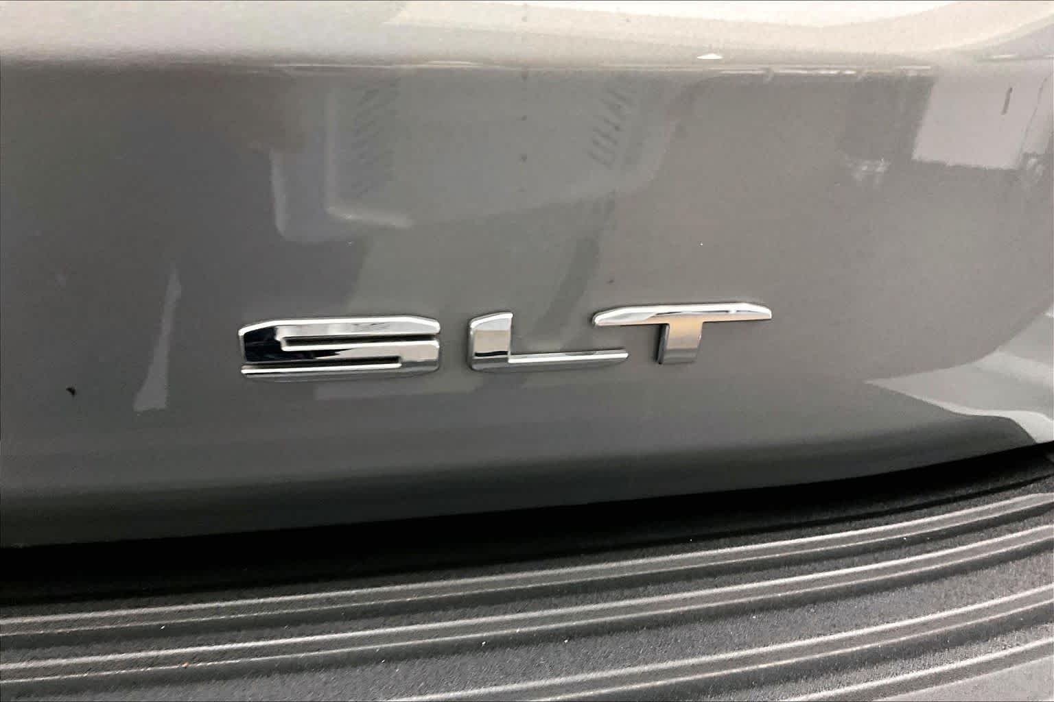 Used 2023 Sterling Metallic GMC SLT image 10