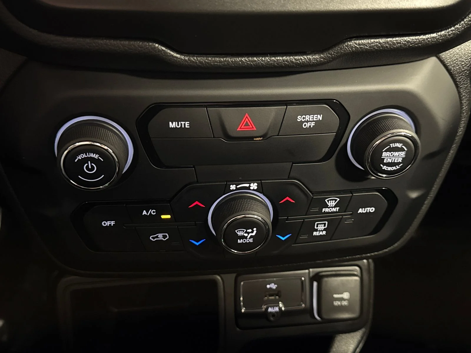 Used 2019 Crystal Metallic Jeep Sport image 23