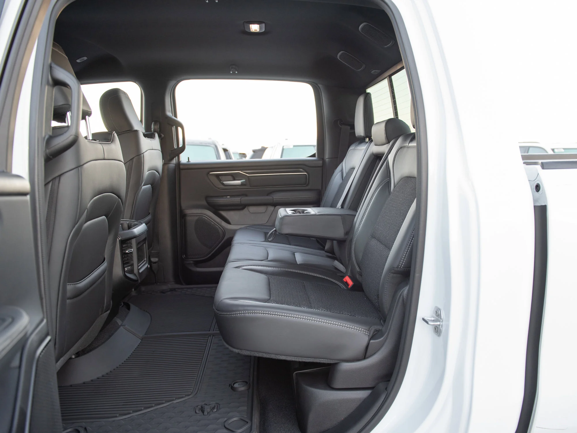 Used 2026 White RAM Sport* Crew Cab 4x4, Twin-Turbo, Heated Seats, 12 Inch Screen, Nav image 21