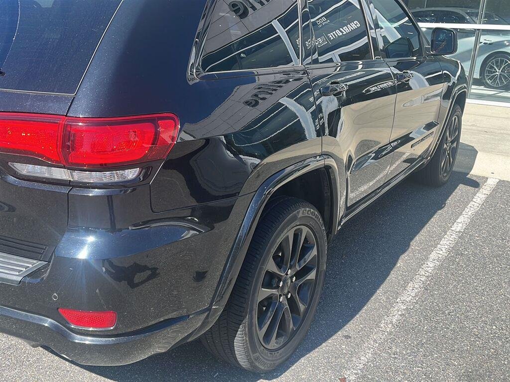 Used 2021 Diamond Black Crystal Pearlcoat Jeep Laredo X image 2