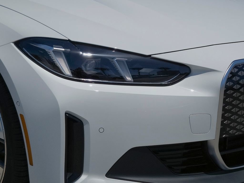 New 2026 Alpine White BMW eDrive40 image 6
