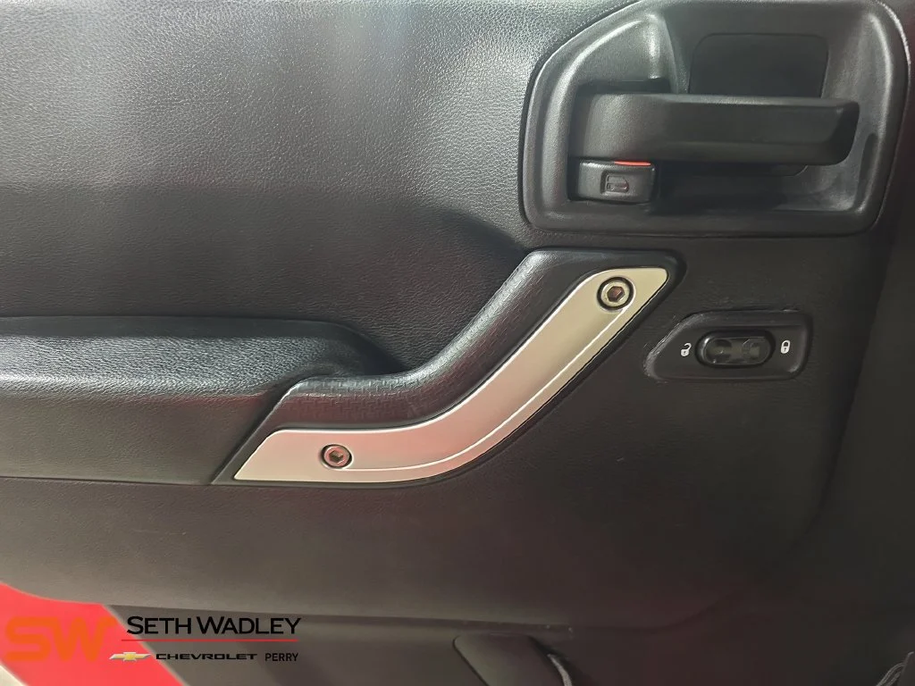 Used 2015 Red Jeep Sahara image 26