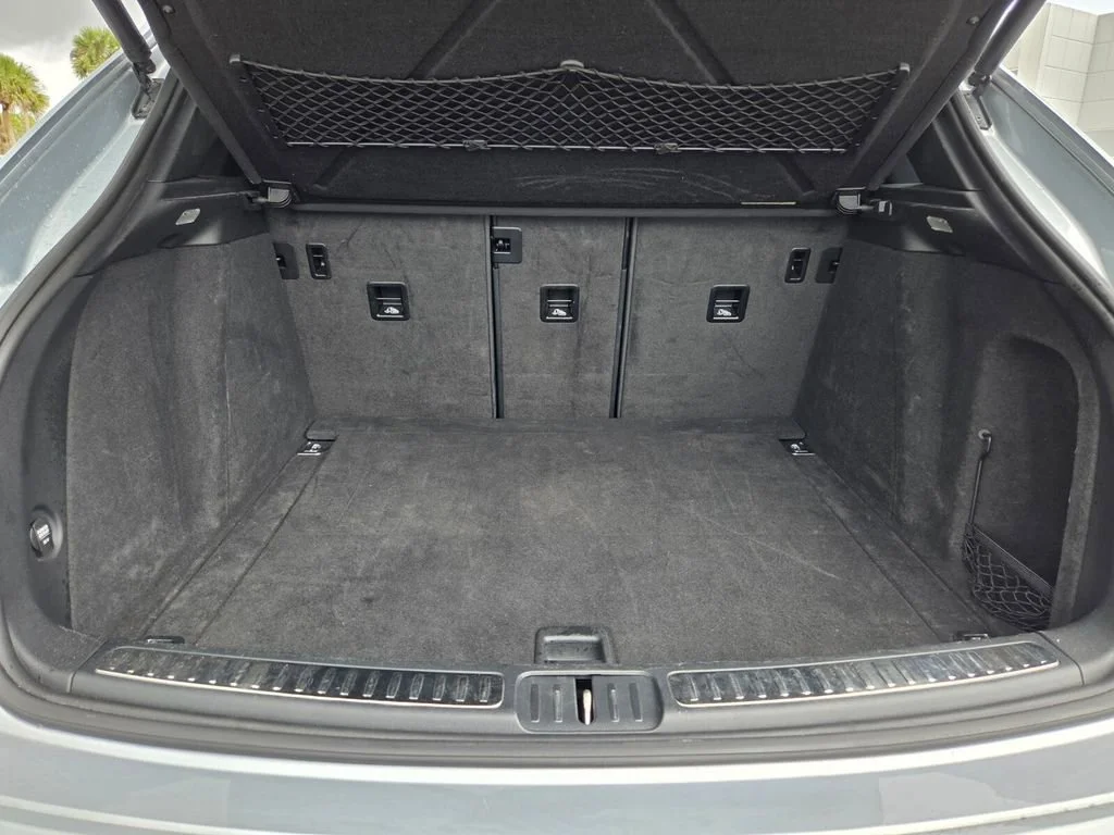 Used 2018 Silver Porsche  image 29