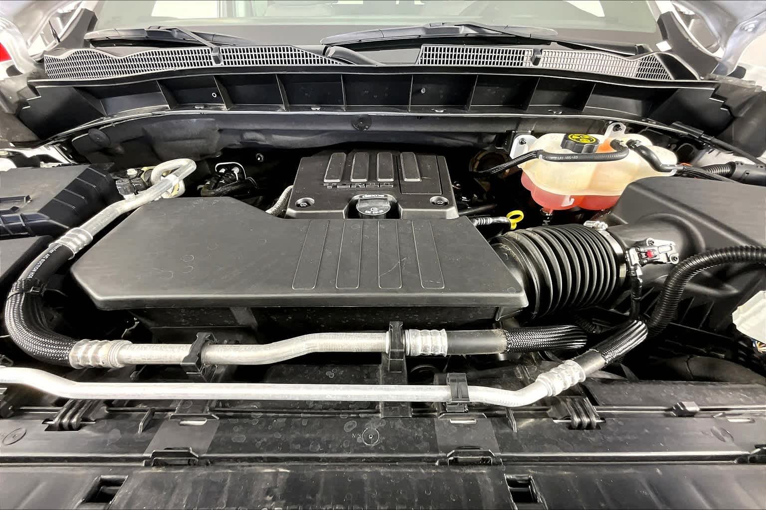 Used 2023 Summit White GMC SLE image 30