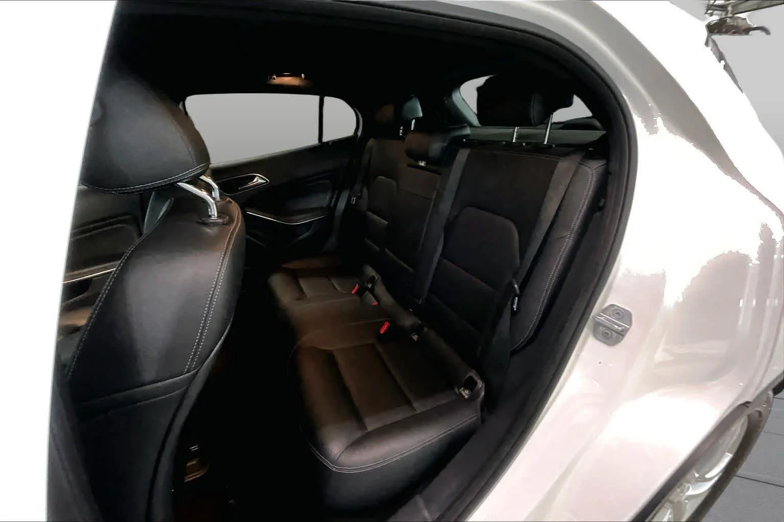 Used 2019 Polar White Mercedes-Benz GLA 250 image 20