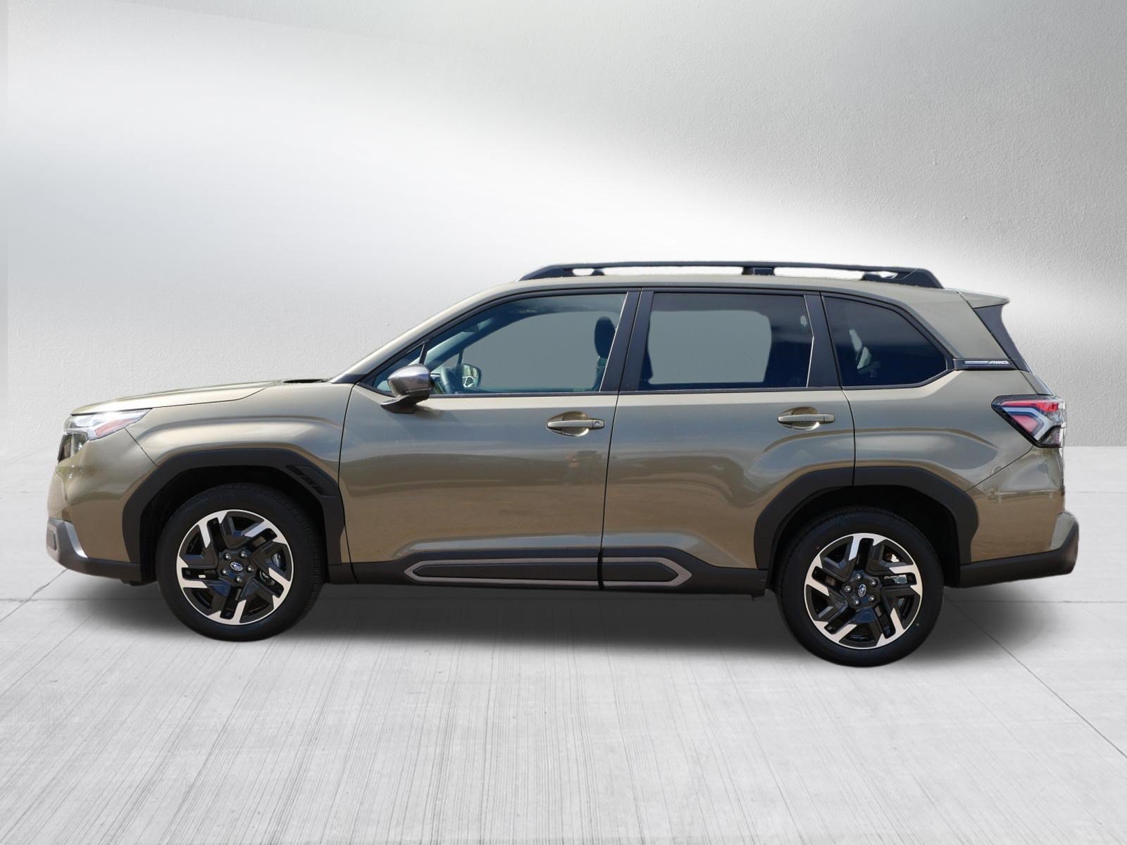 Used 2025 Autumn Green Metallic Subaru Limited image 4