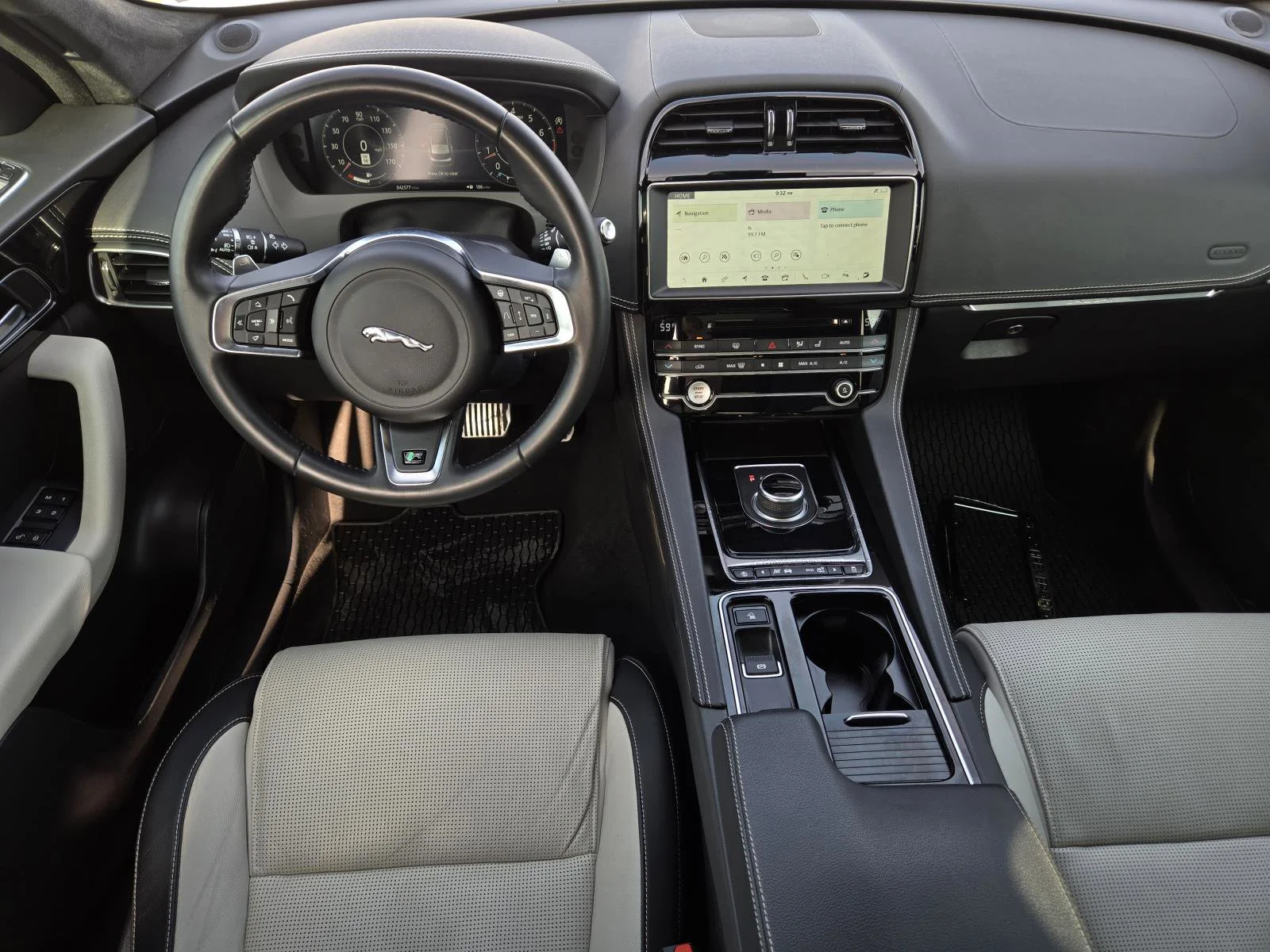 Used 2020 Fuji White Jaguar 25t R-Sport image 24