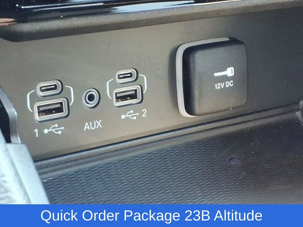 Used 2025 White/off-white Jeep Altitude image 6