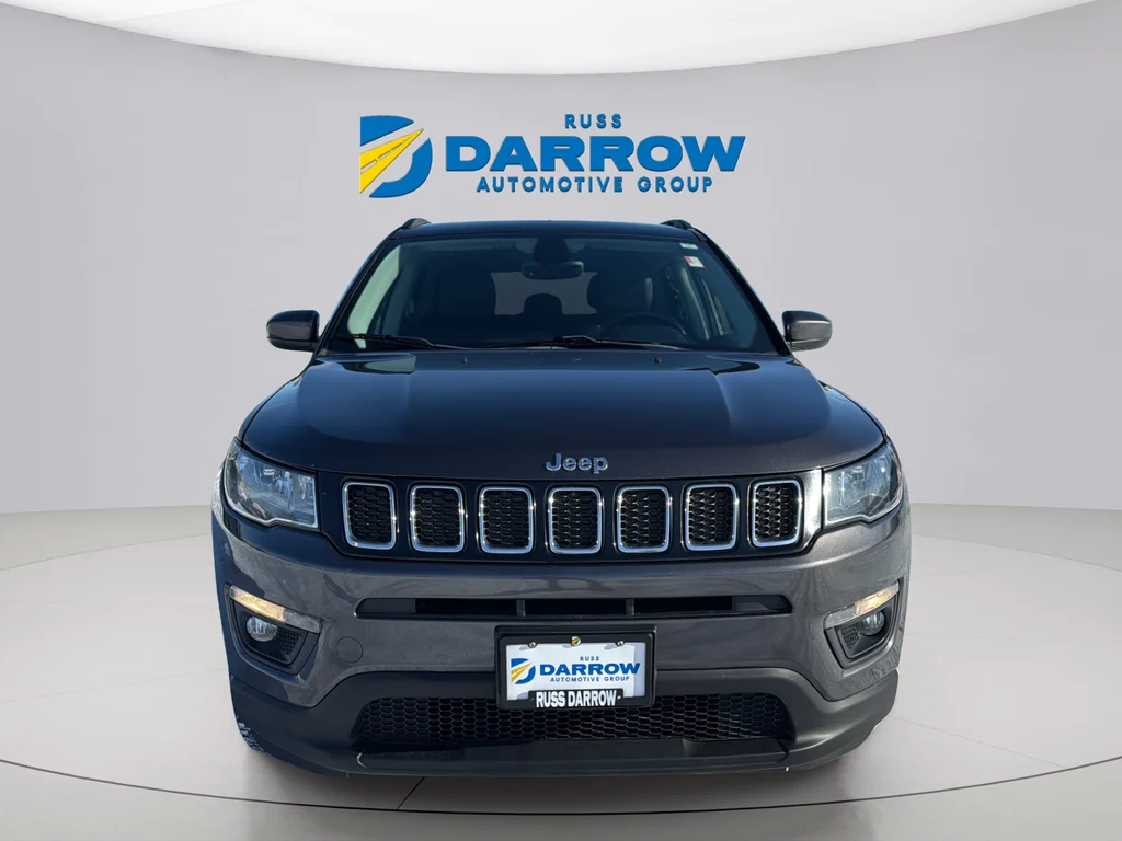 Used 2018 Granite Crystal Metallic Clearcoat Jeep Latitude image 8