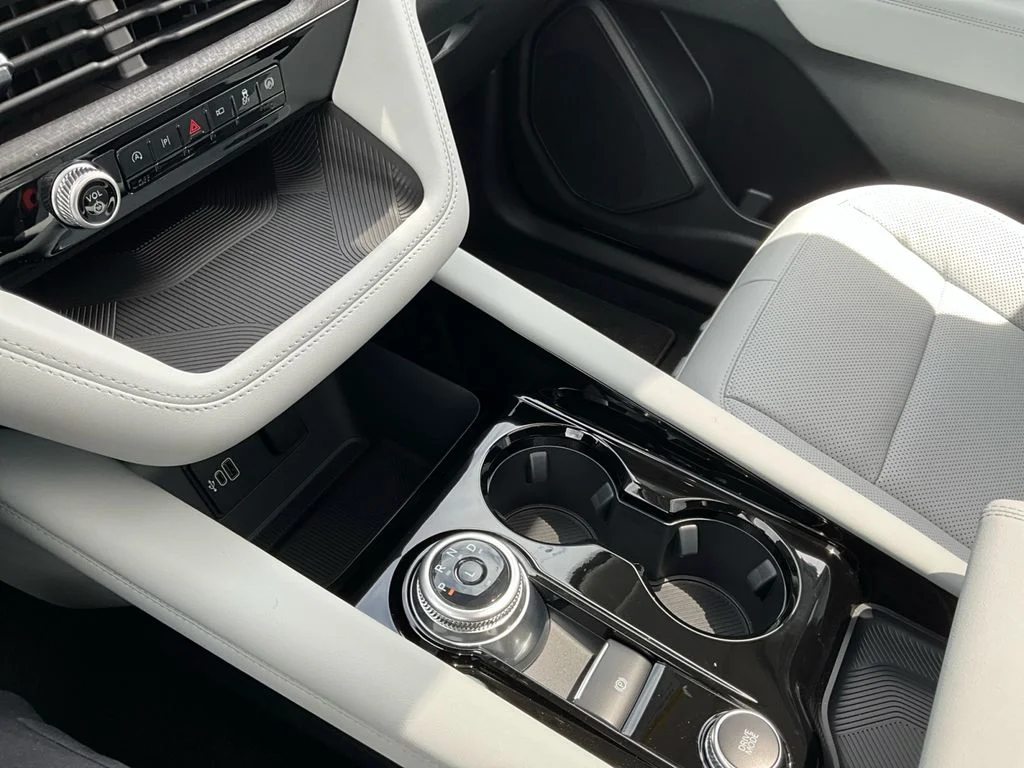 New 2026 CARBONIZED GRAY METALLIC Ford Platinum image 19
