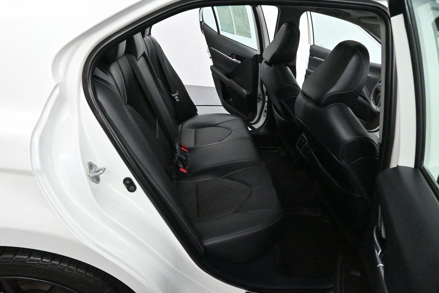 Used 2022 Wind Chill Pearl Toyota XSE image 34